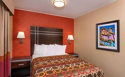 Best Western Plus Raffles Inn & Suites