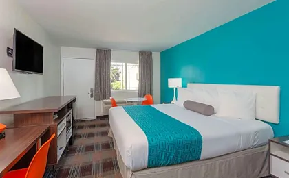 Howard Johnson by Wyndham San Diego Hotel Circle