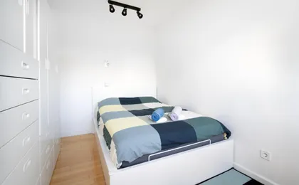 Cozy Donkey - Sporty Lake Apartment, Flexible Check-In, Netflix (Adults Only)