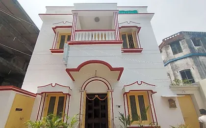 Roamers Inn - Backpackers Hostel