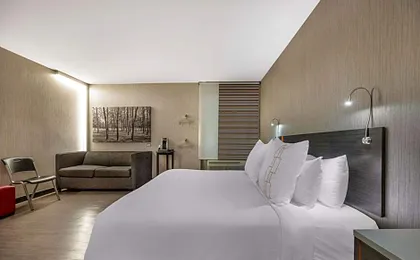 Best Western Premier Springfield Plaza District Hotel