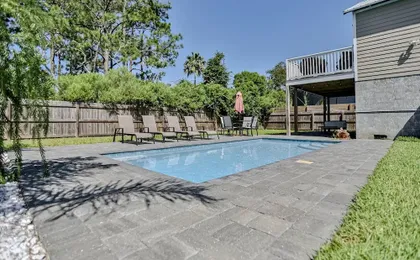 Walk to Beach With Private Pool, Balconies & Huge Lawn Blocks to Dining