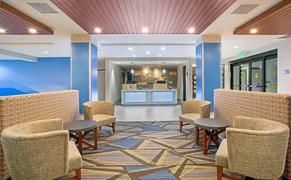 Holiday Inn Express & Suites Phoenix - Glendale Sports Dist By IHG