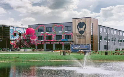 Doghouse Hotel And Brewery