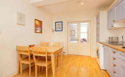Joivy Thistle Street - Heart of the City 2-Bedroom Apt