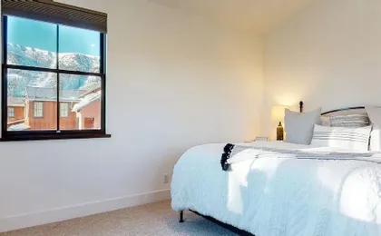 Snowcreek VII 1403 Deluxe Townhouse, Stunning Mountain Views, 2 Car Garage, Washer Dryer by RedAwning