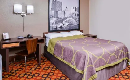 Super 8 by Wyndham Romeoville Bolingbrook