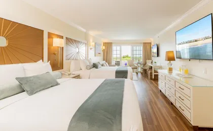 La Mer Beachfront Inn