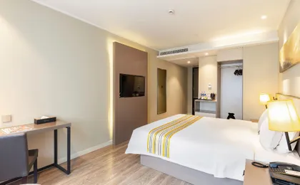 Home Inn Plus Shanghai Hongqiao Road Metro Station