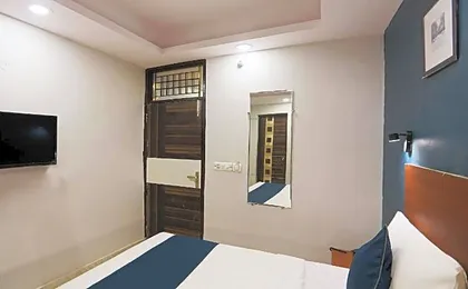 Super HOTEL SILVERKEY NEAR LIC BUILDING MAIN RD KHODA NEXT TO SHYAM OIL