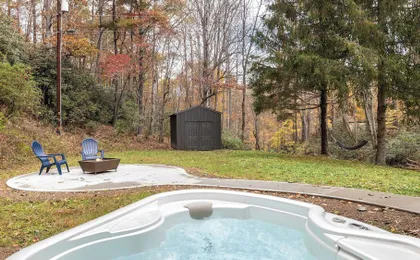 Bears Place by Avantstay Cozy Mountain Cabin in Brevard + Firepit