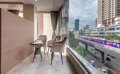 Hotel Aura - Near Malad Link Road