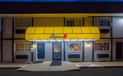 Super 8 by Wyndham Wooster