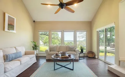 Travis by Avantstay Waterfront Lake Retreat