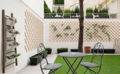City Vibes - 2-BR Apt. with Backyard in kolonaki