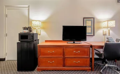 La Quinta Inn & Suites by Wyndham Naples East (I-75)