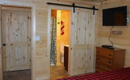 Spacious Downtown Condo Walking distance to Downtown Gatlinburg Sleeps 6 guests