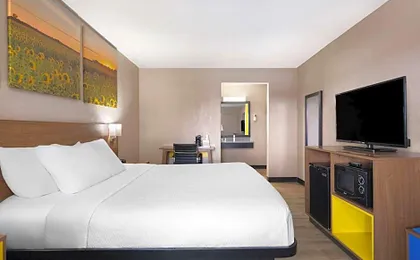 Days Inn & Suites by Wyndham Kokomo