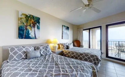 Attractive Home Steps From Ocean With Pool, Central AC, Deck & Fast Wifi