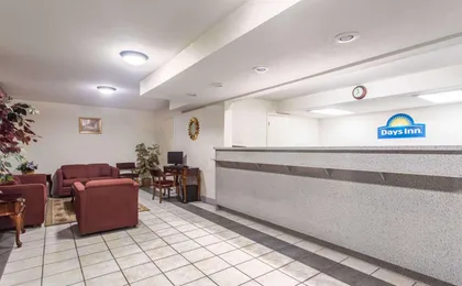 Days Inn by Wyndham Lake City I-10