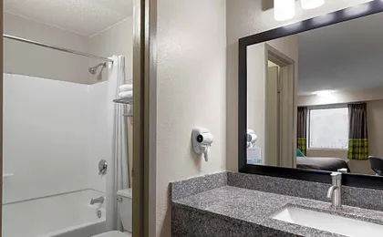 Super 8 by Wyndham Charleston WV