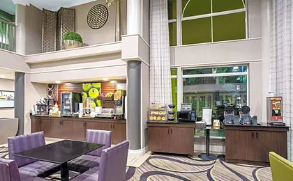 La Quinta Inn & Suites by Wyndham Tucson Airport