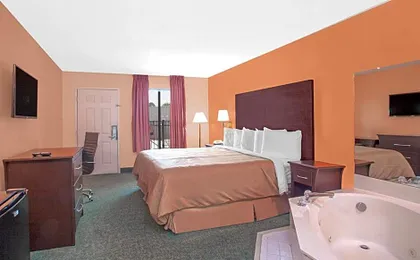 Days Inn by Wyndham Moulton