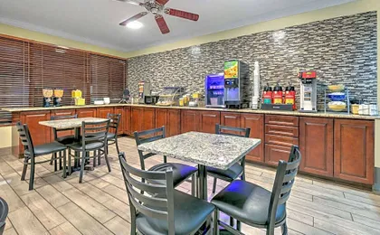 Days Inn by Wyndham Greenville MS
