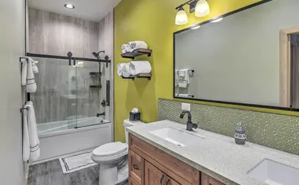 Dtwn Anchorage Getaway: 2 Adjoining Condos!