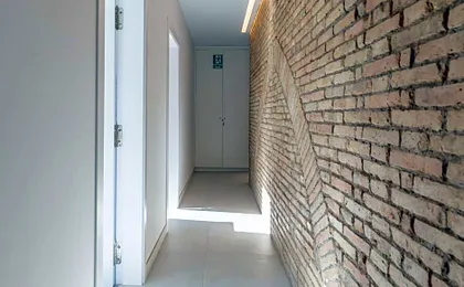 Apt with Antique Floor & lots of Sun Light