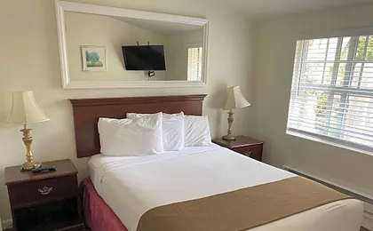 Bide-A-Wee Inn and Cottages