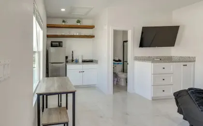 Beach Days & Pool Fun! Prime South Padre Studio