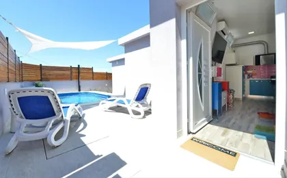 Villa Popandrock Sleeps 5 with Parking