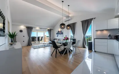 Vista Deluxe Apartment