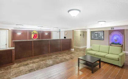 Super 8 by Wyndham Austell/Six Flags