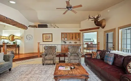 Hot Tub Home Near Golf and Sharc