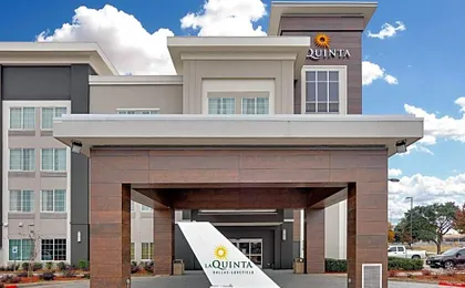 La Quinta Inn & Suites by Wyndham Dallas Love Field