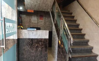 Hotel O Golden Nest Near Chhatrapati Shivaji International Airport