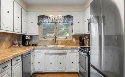 Lakefront Home w/ Game Room & Hot Tub Ponderosa Peninsula by Avantstay