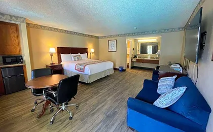 Travelodge by Wyndham Costa Mesa Newport Beach Hacienda