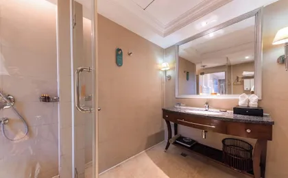 Stay in Wuhan Nearly Railway Station