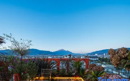 Baina Hotel (Lijiang Gucheng District Dashuiche)