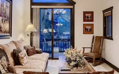 Luxury Ski in, Ski out 3 Bedroom Townhome at the Snowflake Lift - Saddlewood Townhomes