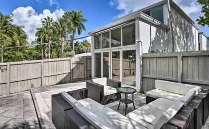 Canal-front Condo: Walk to Downtown Ft Lauderdale!