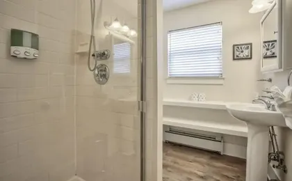3brminutes to Downtowndog Friendly