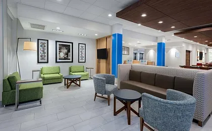 Holiday Inn Express & Suites Bryan - College Station By IHG