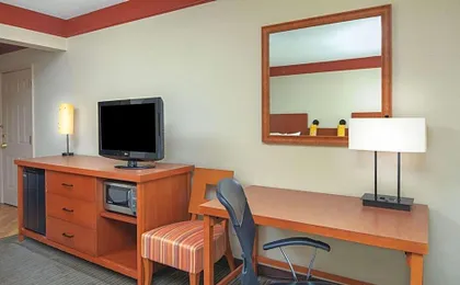 La Quinta Inn & Suites by Wyndham Atlanta Ballpark/Galleria