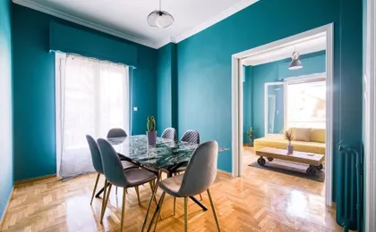 Sunny 2 Bedroom Cozy Apartment View of Parthenon