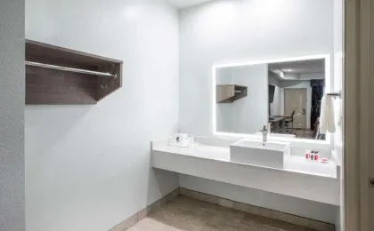 Super 8 by Wyndham Humble/Houston