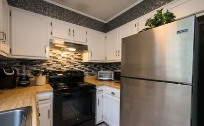 Charming 2BR Townhouse w Patio Walk to Main St